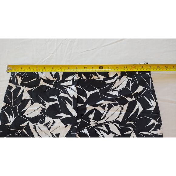 NWT Mario Serrani Italy Comfort Stretch Control non-denim Bermuda Shorts Sz 12 - Picture 6 of 13